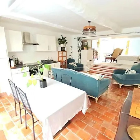 Bel Avec Patio En Coeur De Appartement *